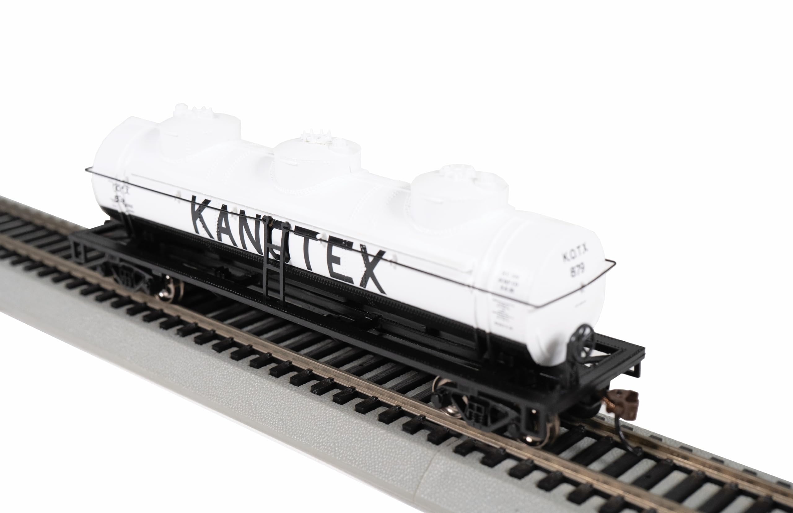 Amazon.com: Bachmann Trains - 40' Three-Dome Tank Car - KANOTEX